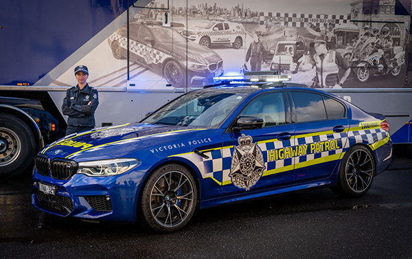 Xe tuần tra cảnh sát Australia: Xe tuần tra cảnh sát Australia sẽ khiến bạn liên tưởng đến những cuộc săn lùng tội phạm đầy hồi hộp và giả điệu trên truyền hình. Hãy xem hình ảnh để trải nghiệm cảm giác như thật với chiếc xe này.