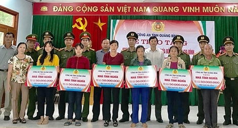 Nhiều hoạt động nghĩa tình giúp đồng bào có hoàn cảnh khó khăn