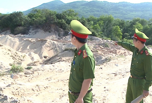 Ồ ạt khai thác cát trái phép ở khu kinh tế Chân Mây - Lăng Cô