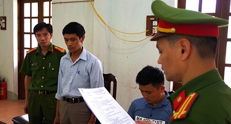 Bắt 2 cán bộ xã ở Hà Giang tham ô trên 800 triệu đồng
