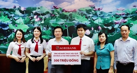 Agribank hỗ trợ đồng bào 6 tỉnh miền Trung 3 tỷ đồng khắc phục thiên tai