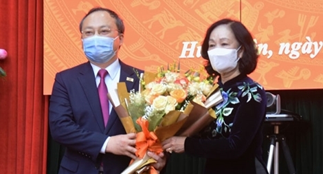 Công bố quyết định của Bộ Chính trị về công tác cán bộ