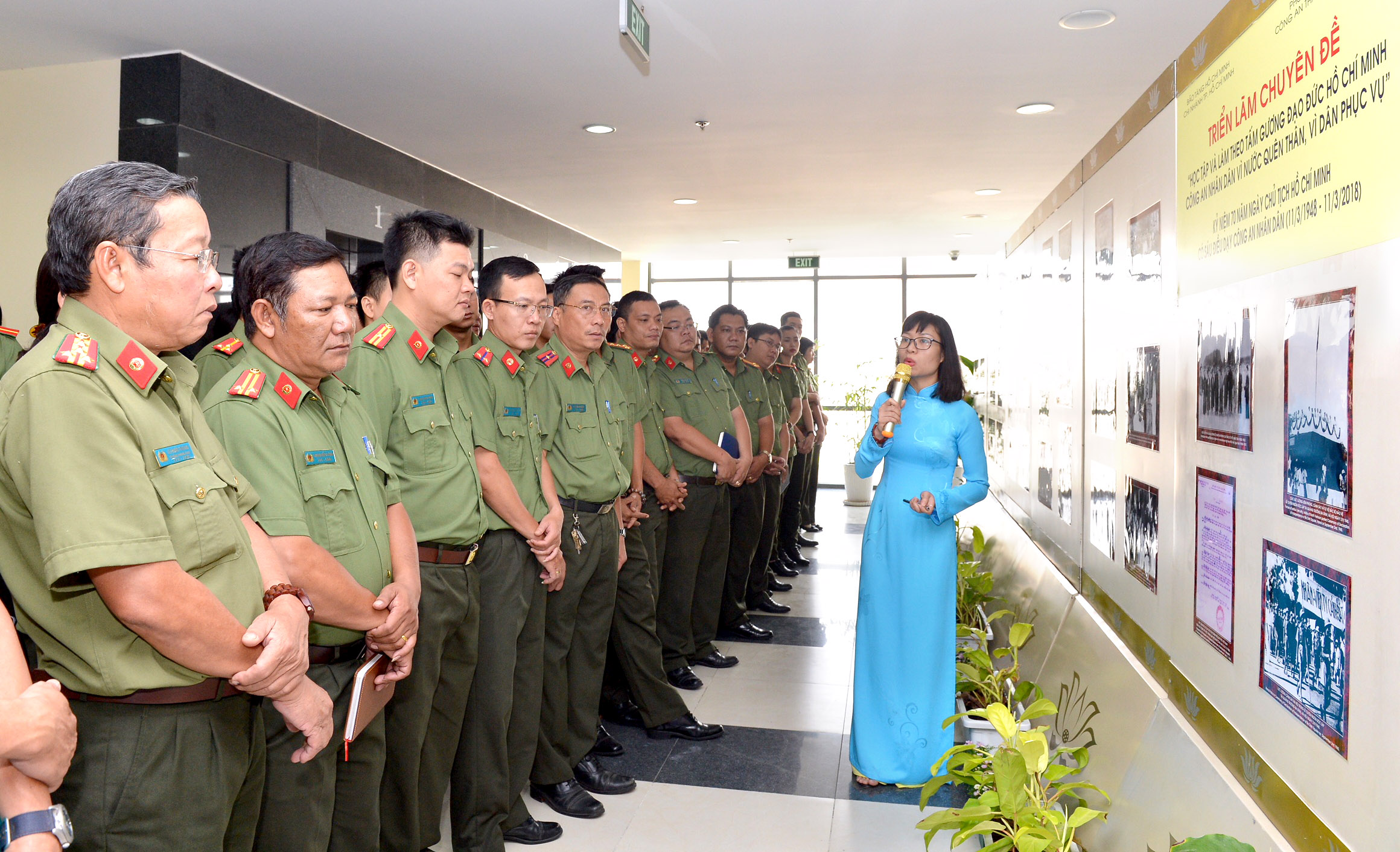 Triển lãm ảnh Công an nhân dân thực hiện 6 điều Bác dạy