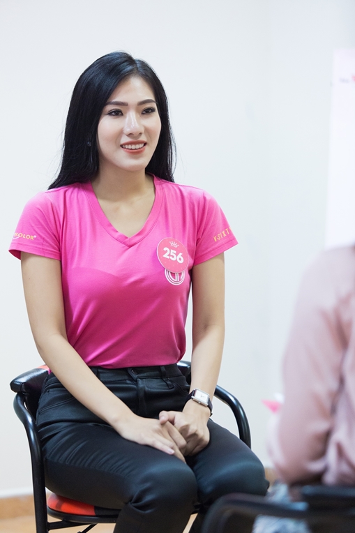 Bất ngờ với khả năng tiếng Anh của các thí sinh Hoa hậu Việt Nam 2018