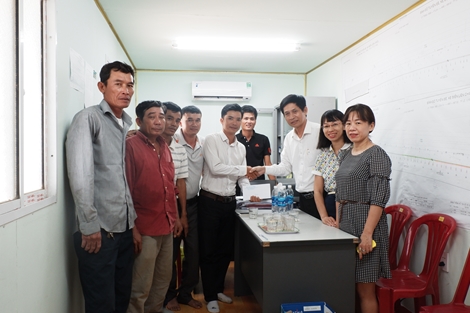 Trao thưởng đột xuất cho đội công nhân phát hiện ra súng thần công