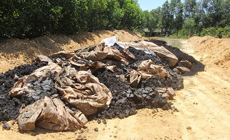 Khởi tố vụ chôn lấp chất thải nguy hại trái phép tại Kỳ Anh - Hà Tĩnh