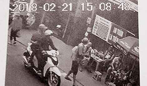 Truy tìm 2 đối tượng cướp tài sản Việt kiều Đức ở phố Tây
