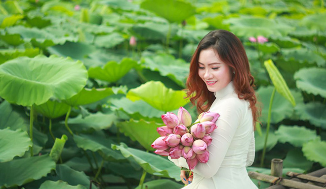 Hoa sen: Bạn có muốn thưởng thức vẻ đẹp tuyệt vời của hoa sen không? Hãy cùng xem hình ảnh hoa sen rực rỡ và tinh tế được ghi lại trong từng góc cạnh. Hoa sen là một trong những loại hoa thầm lặng nhưng lại rất đẹp và mang đầy ý nghĩa trong văn hóa Việt Nam.