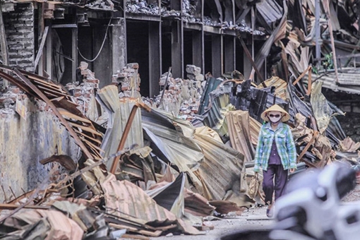 Viện KHHS Bộ Công an cùng CATP Hà Nội khám nghiệm kho cháy Rạng Đông