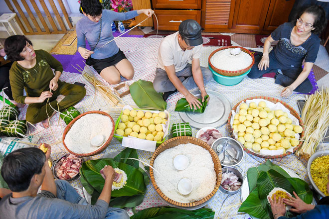 Ẩm thực Việt Nam đa dạng và phong phú với hơn 3.000 món ăn khác nhau. Hãy để hình ảnh ẩm thực Việt tuyệt đẹp này khiến bạn phải cảm thấy thèm muốn điều gì đó đang được chế biến ở căn bếp của mình!