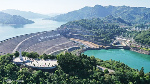 Thủy điện Hòa Bình chủ động điều tiết nước cho việc sản xuất điện