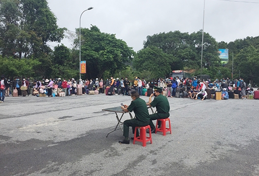 Tiếp nhận lưu học sinh Lào trở lại học tập