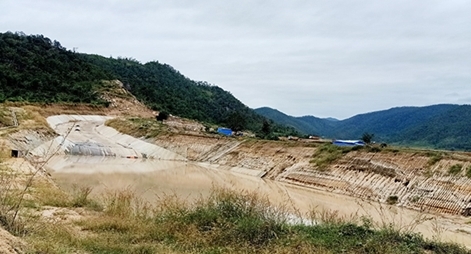 Hồ chứa nước 200 tỷ thi công sai thiết kế, không có đất bồi đắp công trình