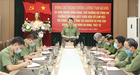 Thứ trưởng Lương Tam Quang làm việc với Công an 13 địa phương