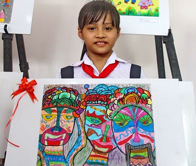 Học sinh Bình Định đã thể hiện tài năng vẽ tranh trong hội thi nghệ thuật vừa qua! Cùng xem lại những tác phẩm duyên dáng về đất nước và quê hương của các em, để cảm nhận lại tình cảm đằm thắm và sự quan tâm đến học tập của các em nhé!