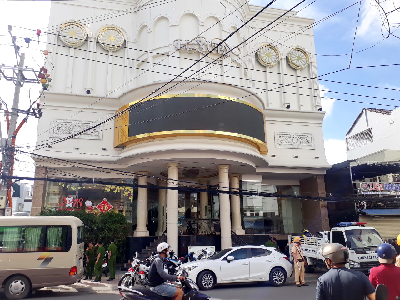 Kiểm tra karaoke Luxury ở Nha Trang, phát hiện nhiều ma túy