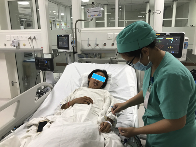 Chạy máy ECMO cứu sống 2 bệnh nhi viêm cơ tim cấp nặng 