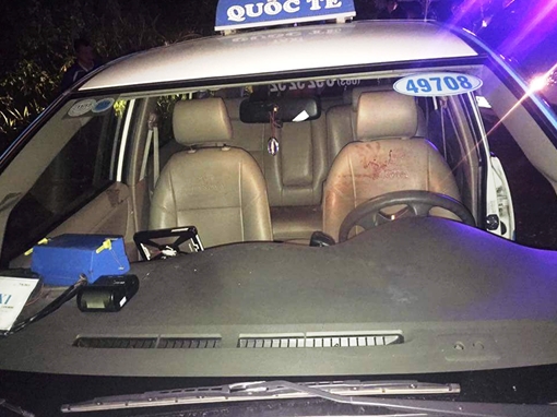 Ba đối tượng táo tợn khống chế cướp tài xế taxi