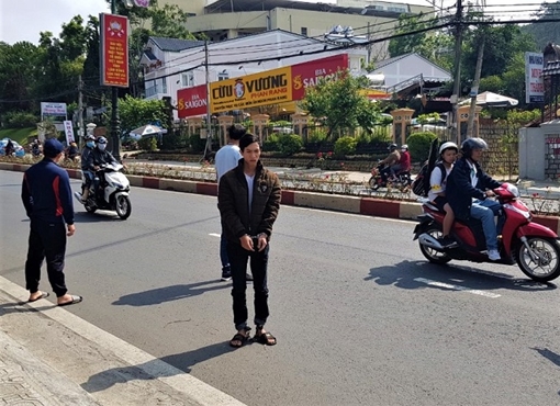 Bắt đối tượng cướp giật tài sản du khách nước ngoài