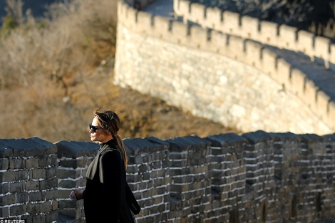 Đệ Nhất Phu nhân Melania “đẹp như tạc tượng” tại Vạn Lý Trường Thành 
