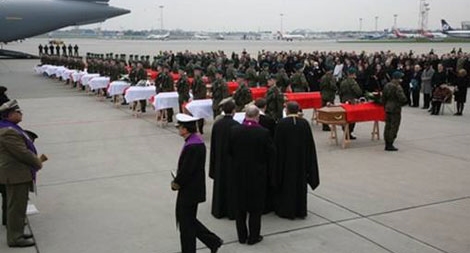 Khai quật mộ cố Tổng thống Ba Lan để điều tra vụ tai nạn máy bay