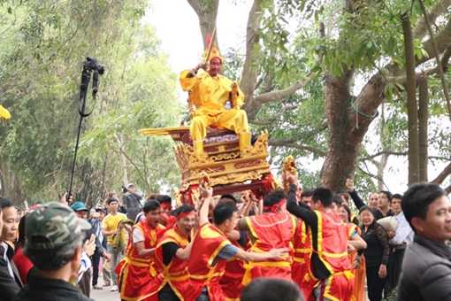 Xem lễ rước “vua sống” ở Hà Nội