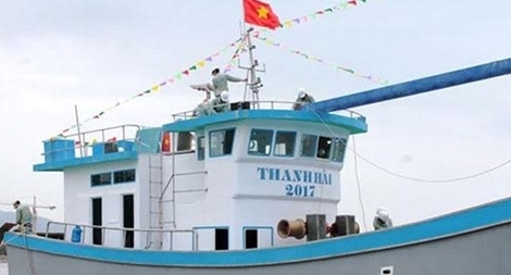 Hạ thủy tàu đánh cá kết cấu vật liệu composite giá trị hơn 12,8 tỷ đồng