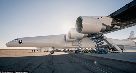 Cận cảnh máy bay siêu khổng lồ nhất thế giới 