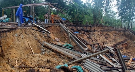 Lao đao vì sạt lở bờ sông, bờ biển