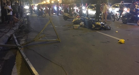 Khởi tố điều tra vụ thanh sắt rơi xuống đường khiến một phụ nữ tử vong