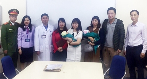 Lộ đường dây buôn người xuyên quốc gia từ vụ bé gái bị bỏ rơi trước cửa nhà