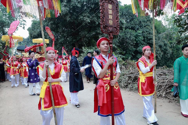 Ngày xuân đi lễ hội Chúa Then