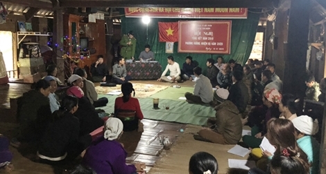 Công an thị trấn Hồi Xuân “4 cùng” với dân