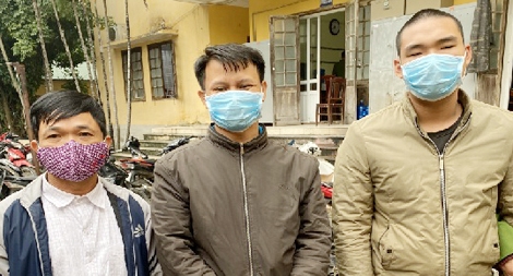 Phát hiện “bộ ba” vận chuyển rắn hổ mang chúa