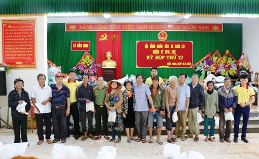 Báo CAND và Công ty NCT3 đưa yêu thương về vùng tâm lũ Quảng Bình