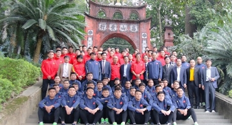 Đội tuyển Quốc gia và Đội tuyển U22 dâng hương các Vua Hùng