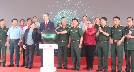 Đánh dấu bước tiến mới trong việc tẩy chất độc dioxin tại sân bay Biên Hòa  