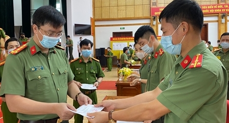 Công an tỉnh Tuyên Quang hoàn thành bầu cử sớm, tỷ lệ cử tri đi bầu đạt 100%