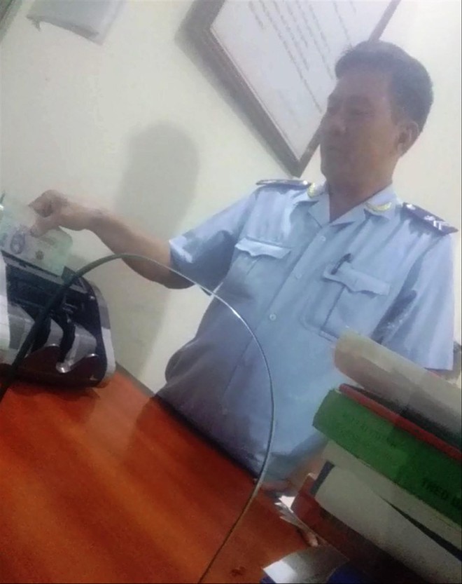 Tạm đình chỉ công tác các công chức liên quan đến vụ việc “Làm luật ở cửa khẩu quốc tế Tây Trang”