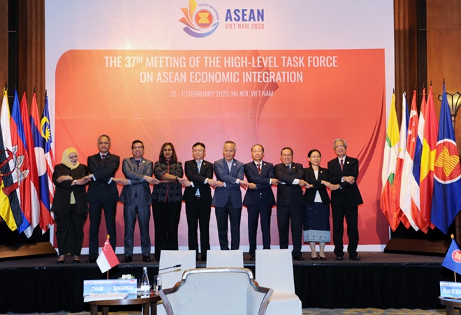 Hợp tác kinh tế ASEAN đã mang lại nhiều lợi ích cho Việt Nam và các quốc gia thành viên. Việt Nam đang tích cực tham gia hội nhập kinh tế khu vực thông qua các hiệp định thương mại tự do. Việt Nam đã và đang tiếp tục cải cách và cải tiến môi trường đầu tư để thu hút các nhà đầu tư đến và đầu tư tại Việt Nam.