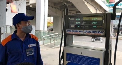 Giá xăng dầu giảm nhẹ