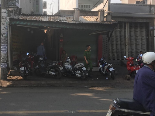 Cãi nhau trong phòng trọ, một người bị đâm tử vong