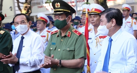 Thứ trưởng Lê Tấn Tới dự lễ giao, nhận quân tại TP Hồ Chí Minh và Long An