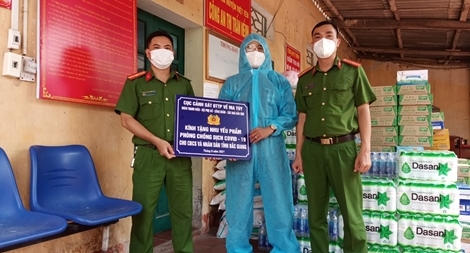 Cục CSĐT tội phạm về ma túy trao quà ủng hộ Bắc Giang 