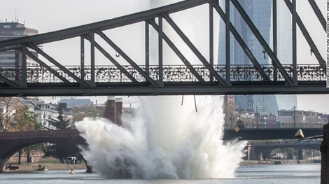 Đức kích nổ quả bom từ thời Thế chiến 2 