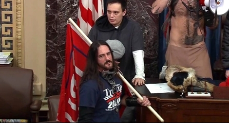 Bị bỏ tù vì xâm nhập tòa nhà Quốc hội Mỹ và chụp ảnh tự sướng 