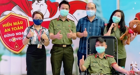 Trung úy, ca sĩ Thu Hường: Chúng tôi luôn sẵn sàng “vì tuyến đầu chống dịch”
