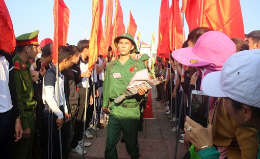 2.400 thanh niên Quảng Nam hăng hái lên đường nhập ngũ