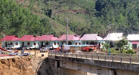 Bàn giao nhà mới cho người dân vùng lũ quét Trà Leng