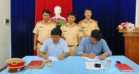 Doanh nghiệp vận tải Quảng Nam ký cam kết tuân thủ Luật Giao thông đường bộ